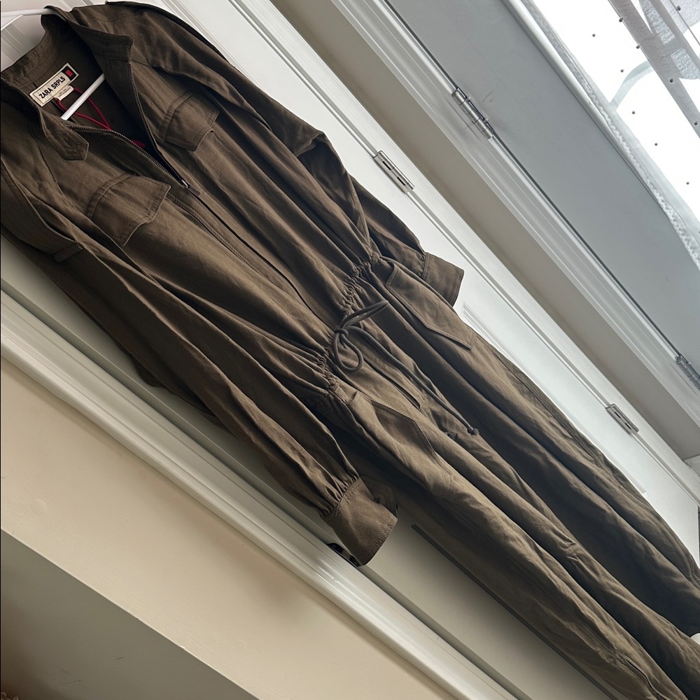NWOT Zara SRPLS Olive Brown Women's Jumpsuit

Jmpst 13
£119.00 - Picture 4 of 10